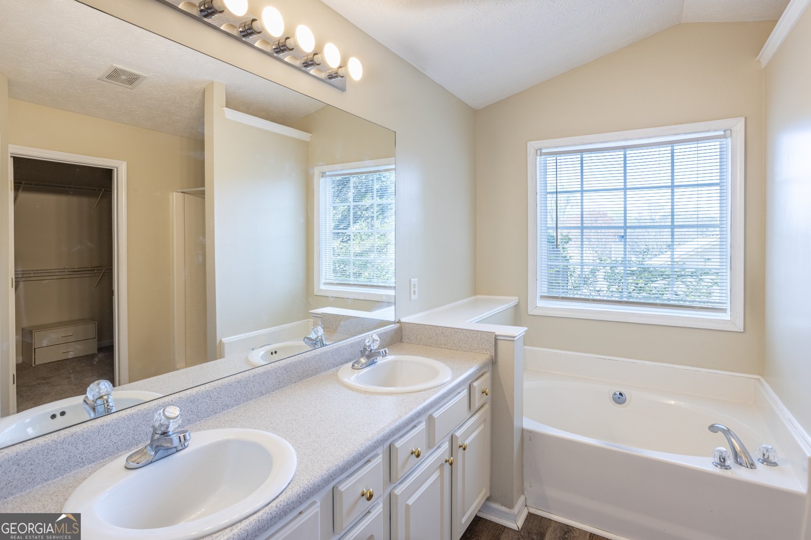 305 Bradford Court Auburn - Photo 17