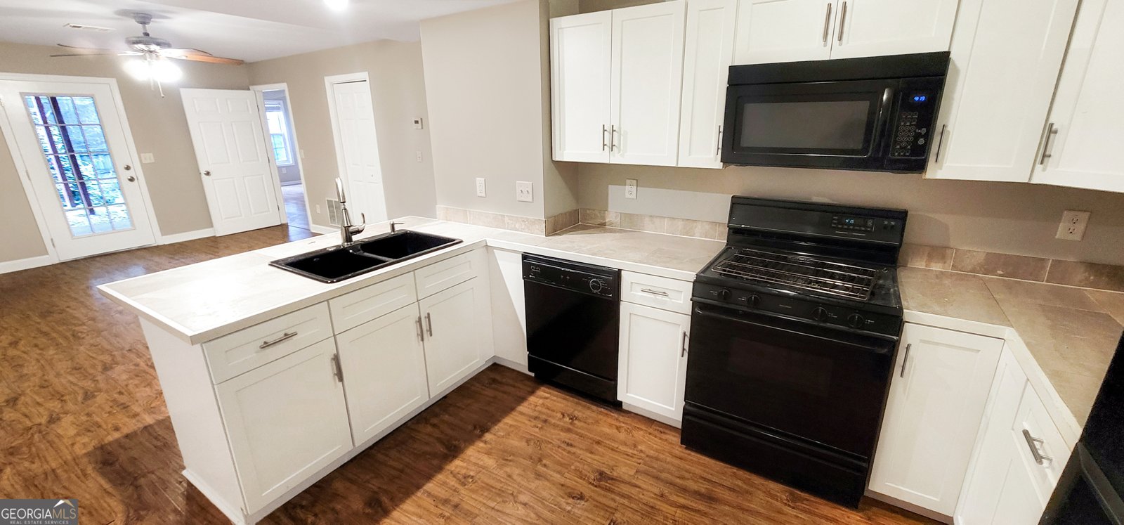 326 Henderson Lake Drive Loganville - Photo 11