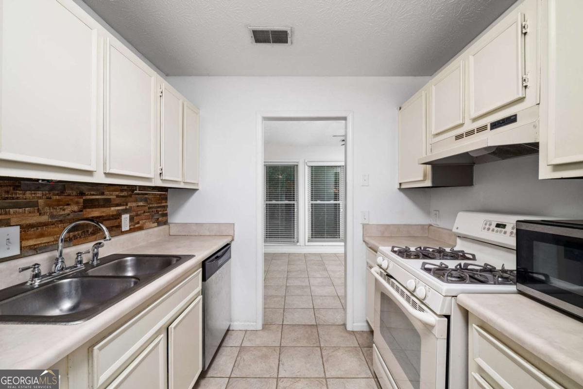 4013 Lake Pointe Circle Roswell - Photo 12