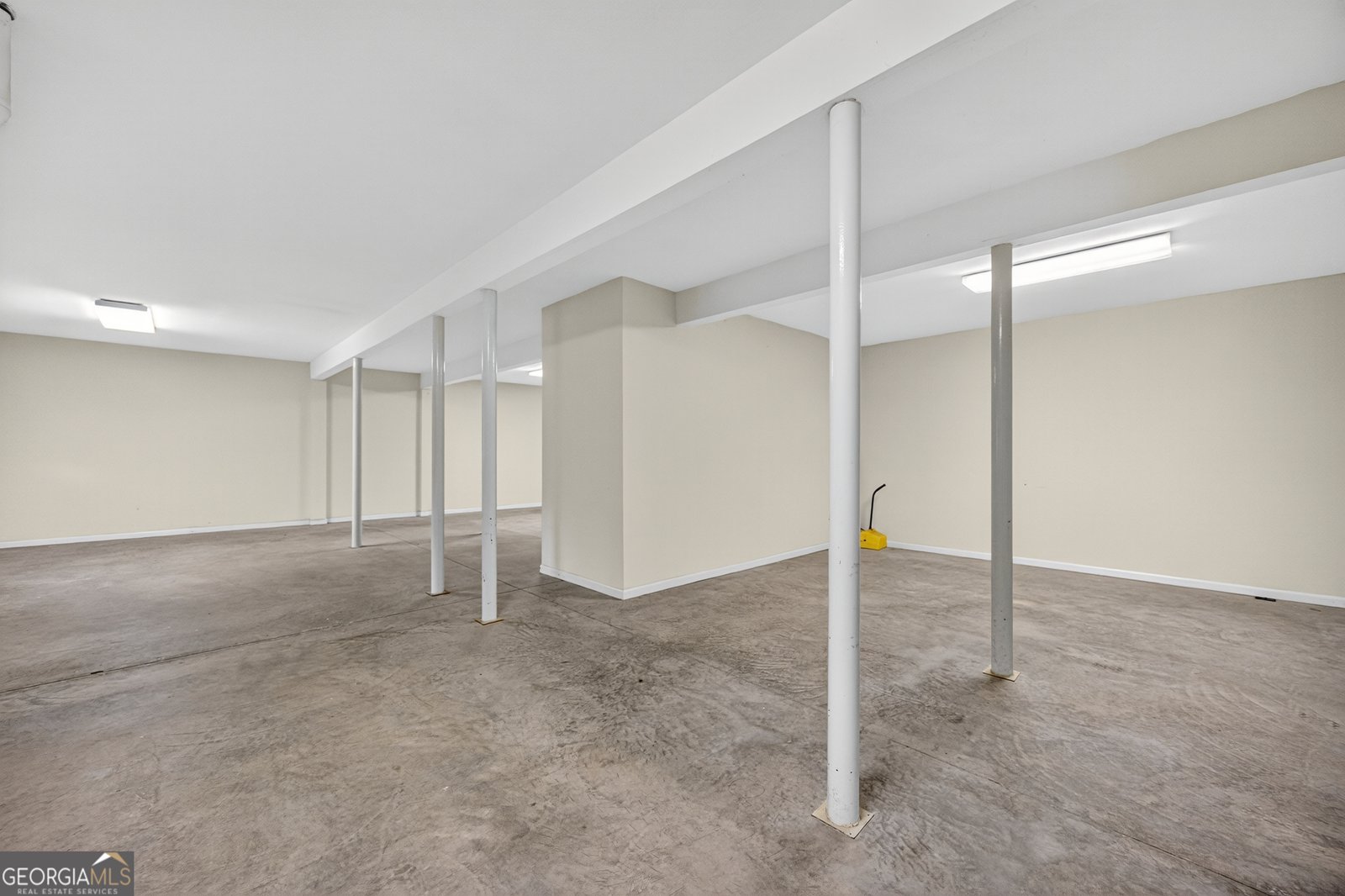 611 Moncrief Road Roberta - Photo 9