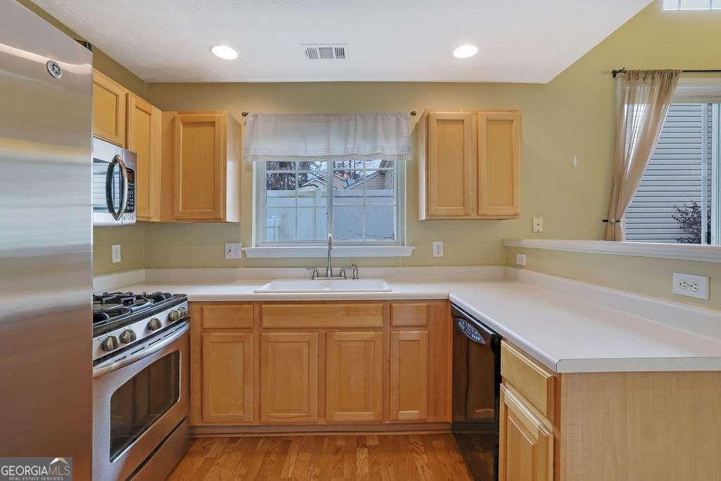 423 Oaks Trail Woodstock - Photo 15