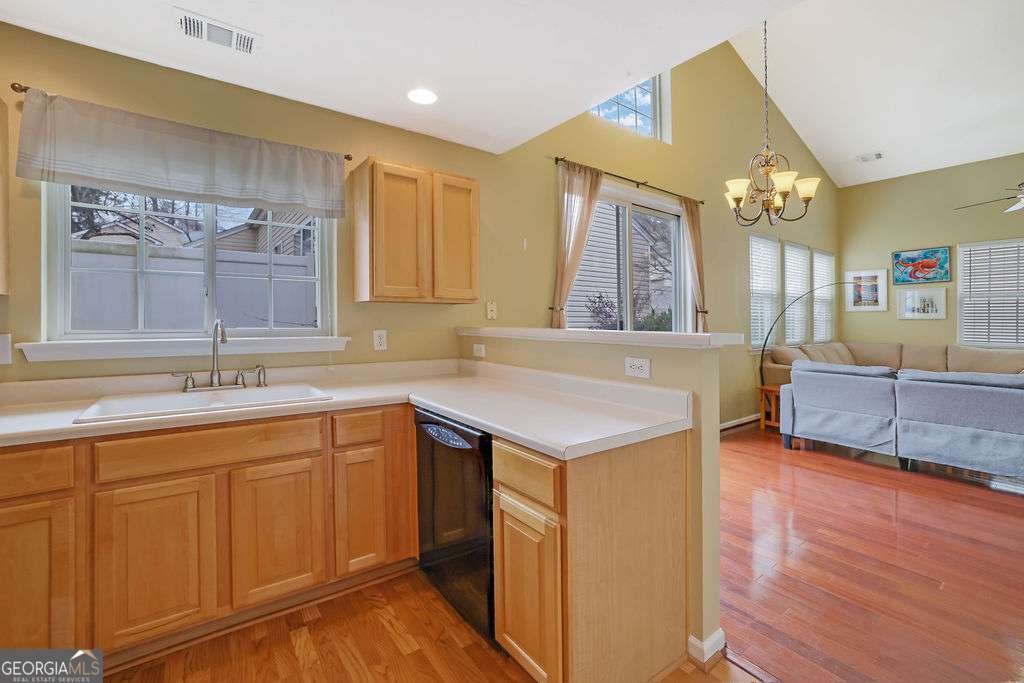 423 Oaks Trail Woodstock - Photo 16