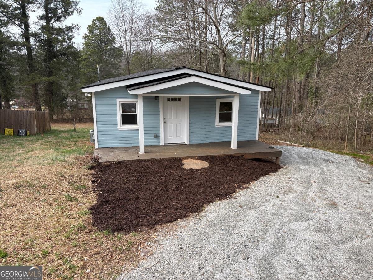 286 Pine Avenue Commerce - Photo 1