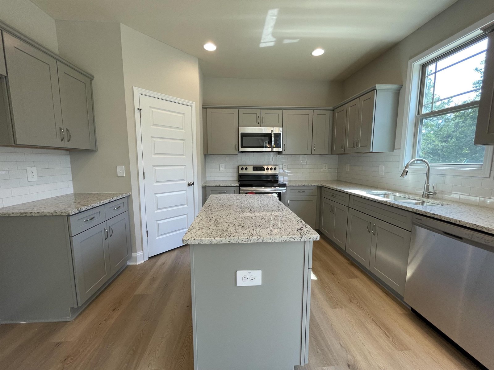 176 Country World Drive Macon - Photo 8