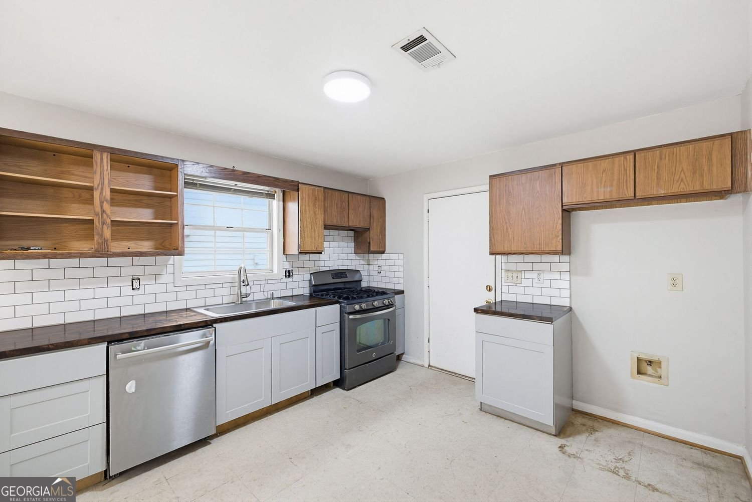 1055 Autumn Crest Court Stone Mountain - Photo 11