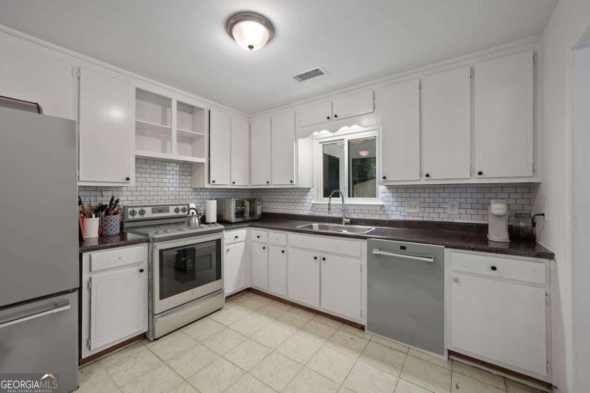 2896 LAKEMONT Drive Marietta - Photo 17