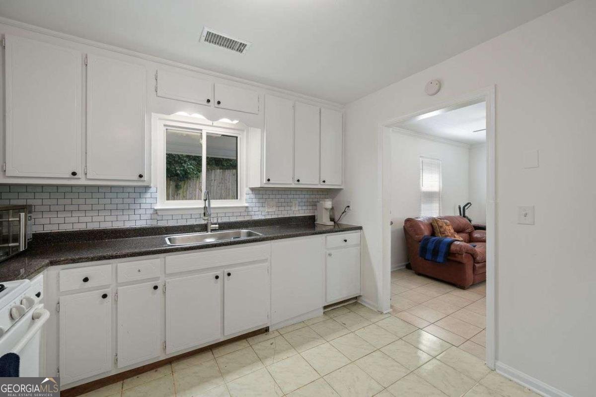 2896 LAKEMONT Drive Marietta - Photo 6