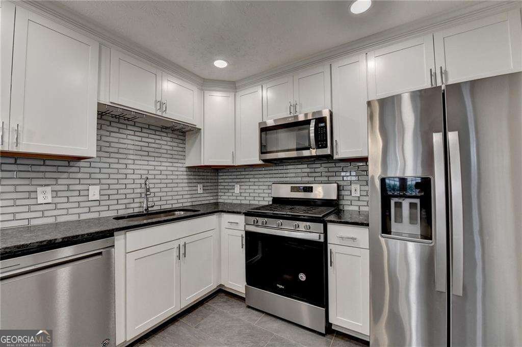 2385 Keenland Court Cumming - Photo 11