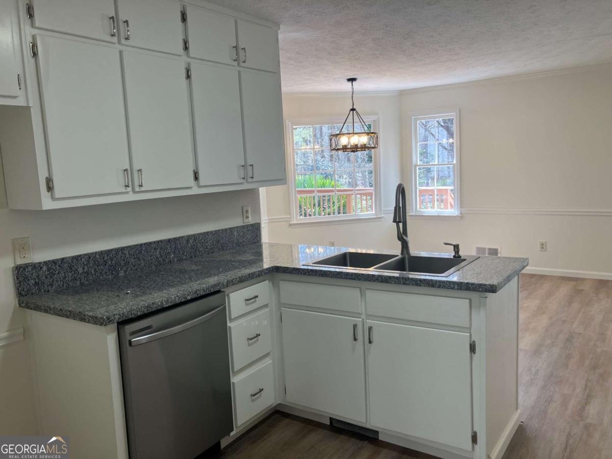 215 Brookwood Lane Fayetteville - Photo 8