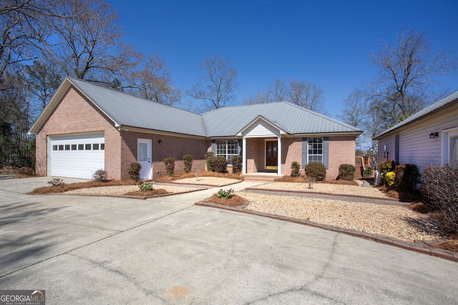 245 Cove Dr Abbeville - Photo 1