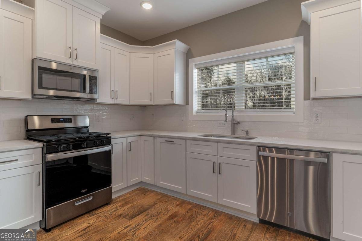 229 Little Brook Drive Woodstock - Photo 6