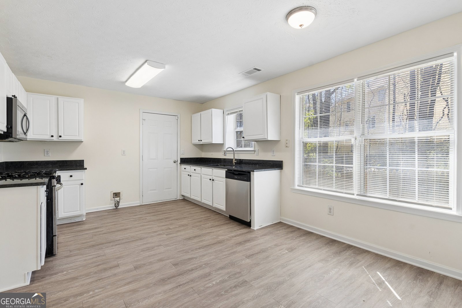 390 Manor Glen Drive Suwanee - Photo 10