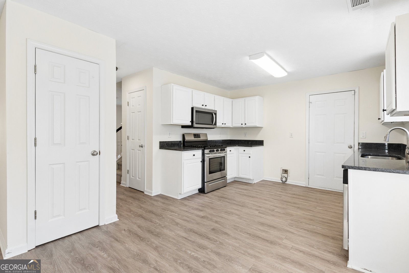 390 Manor Glen Drive Suwanee - Photo 12