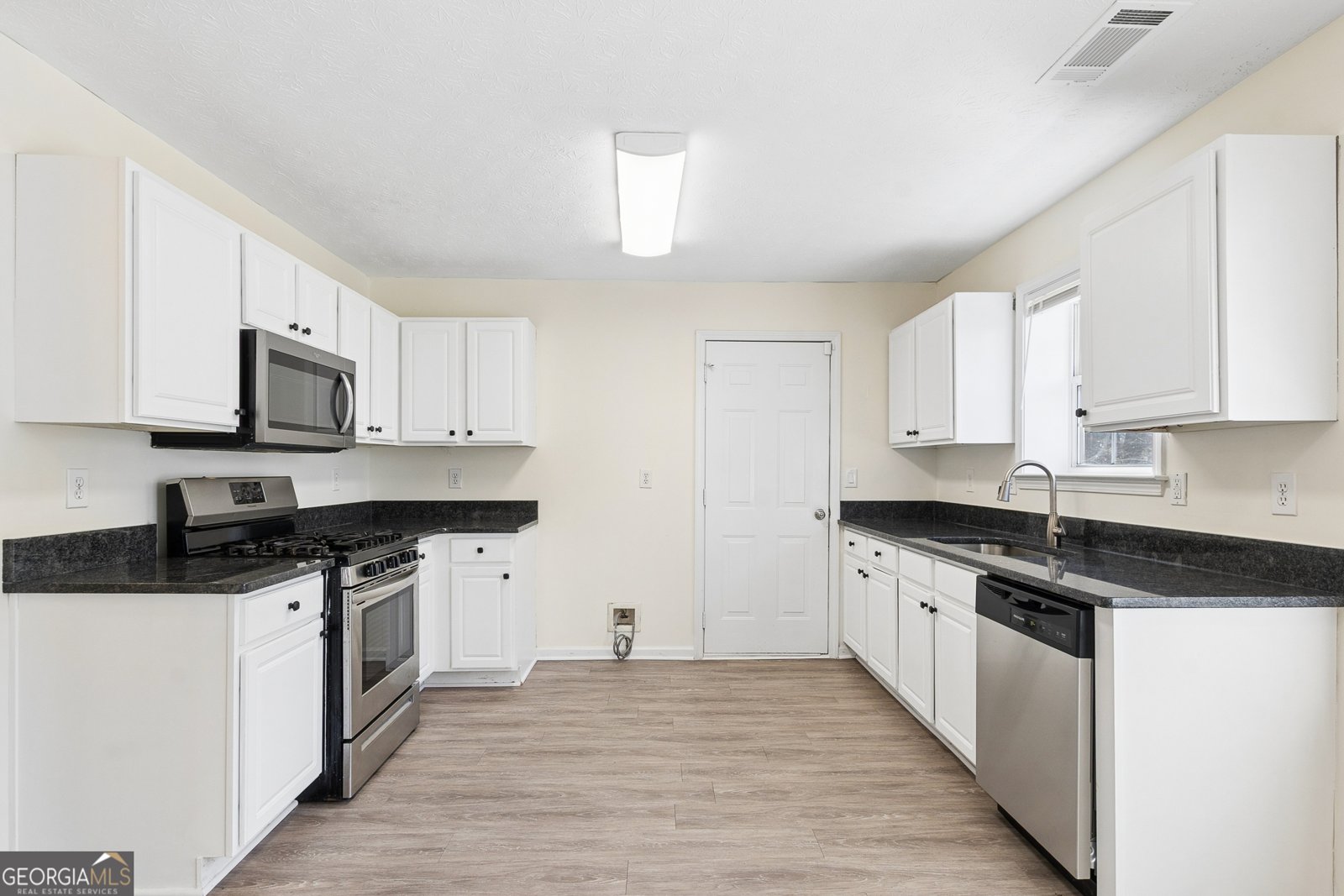 390 Manor Glen Drive Suwanee - Photo 13