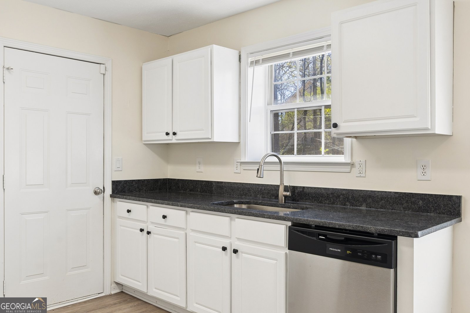 390 Manor Glen Drive Suwanee - Photo 14