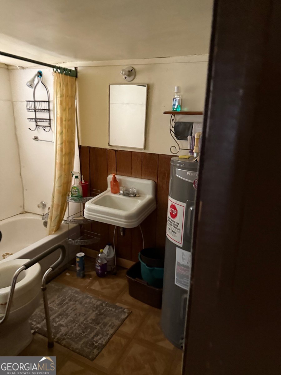 228 Rose Avenue Woodbury - Photo 8