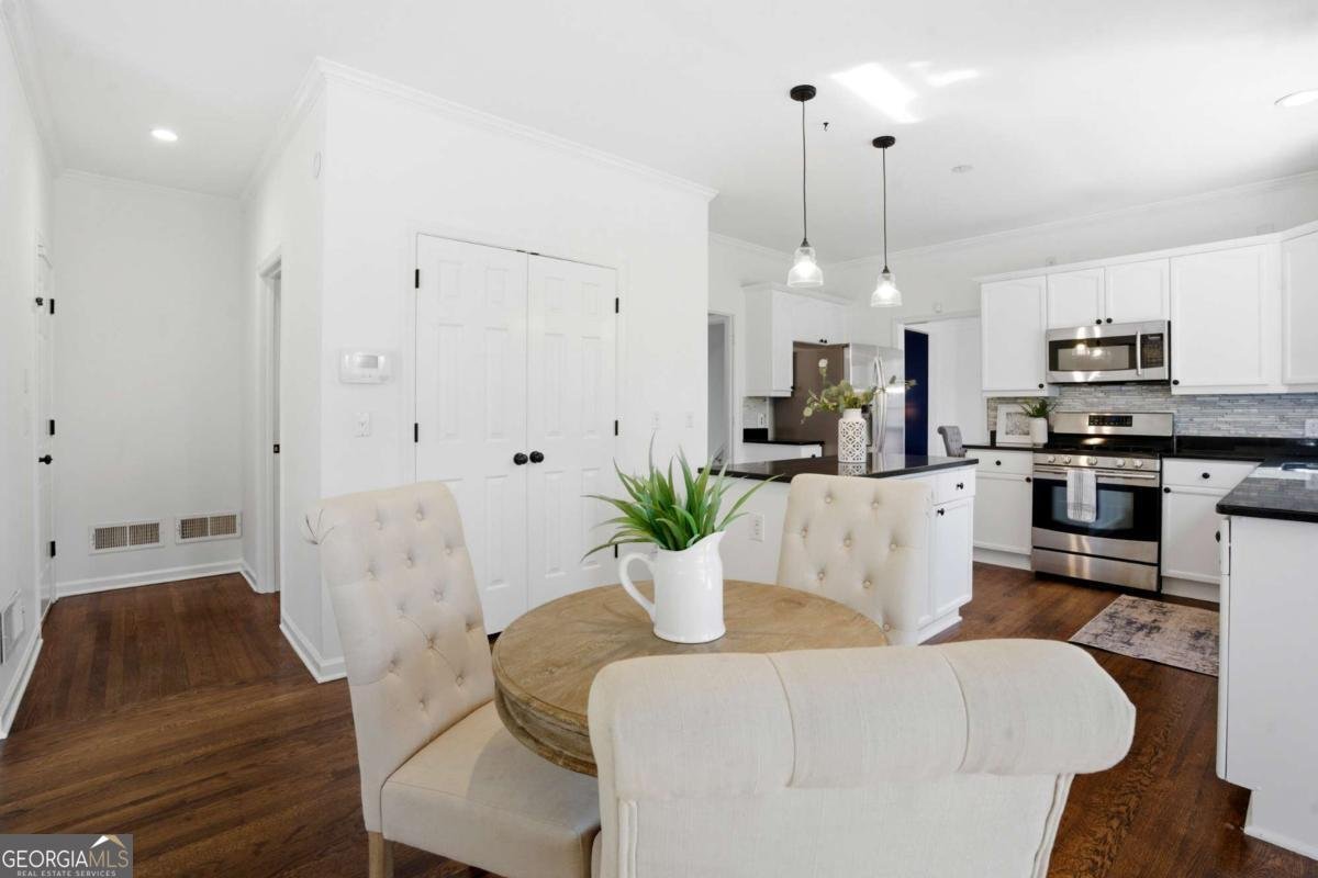 502 Green Court Woodstock - Photo 10