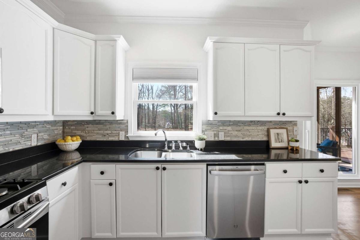 502 Green Court Woodstock - Photo 7