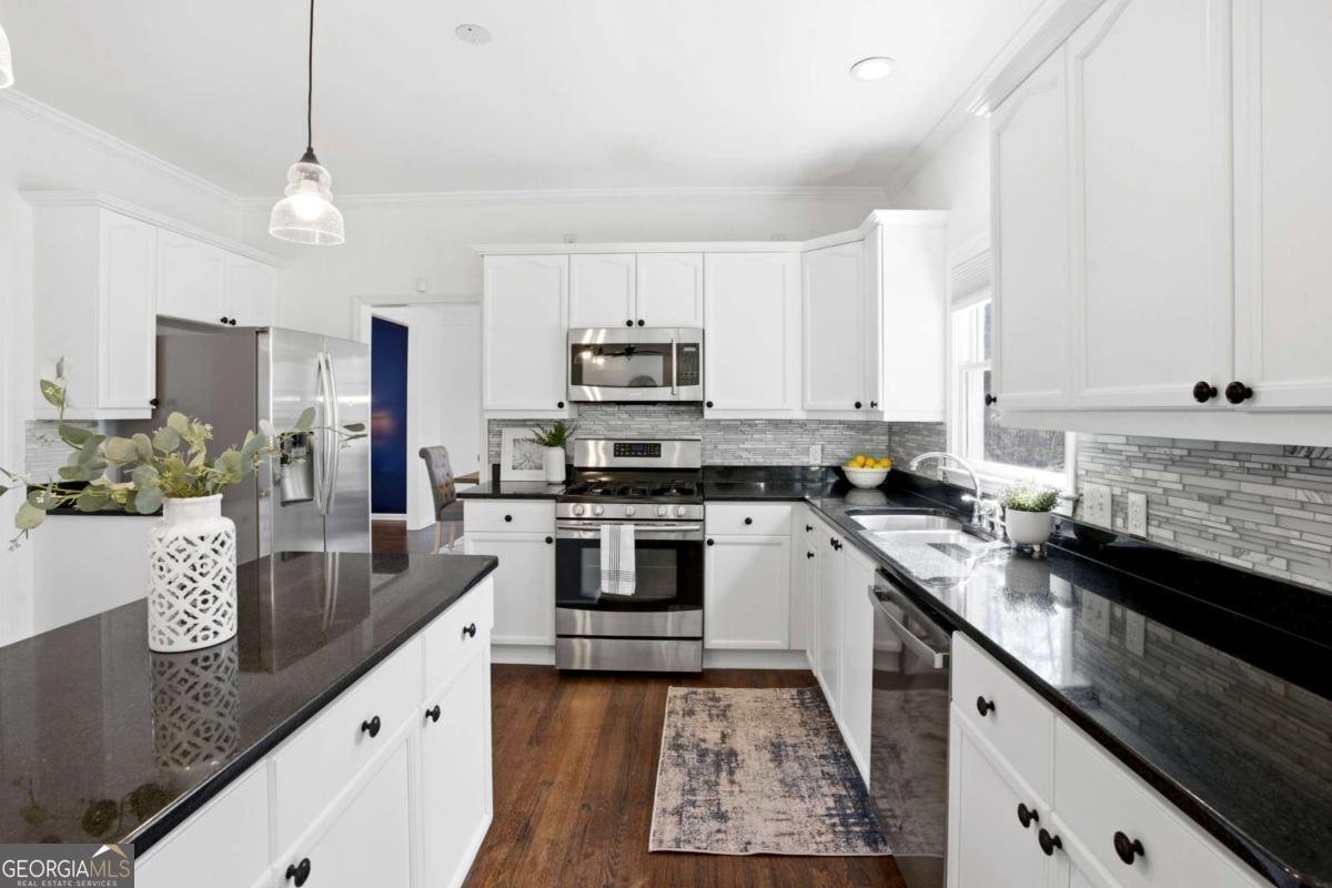 502 Green Court Woodstock - Photo 8