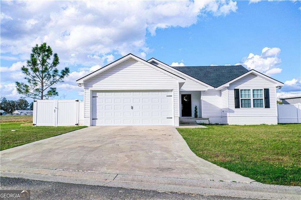 594 Pinehurst Drive Blackshear - Photo 1