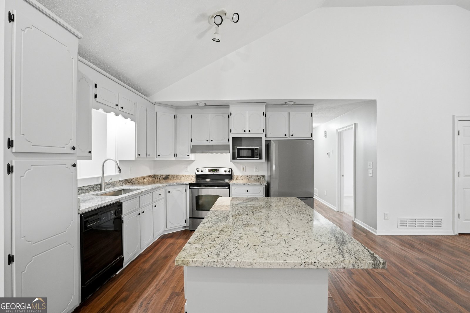 5660 Mercedes Drive Cumming - Photo 7