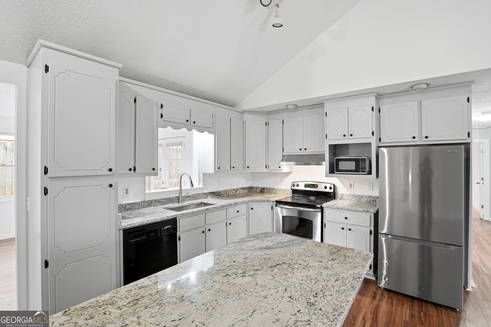 5660 Mercedes Drive Cumming - Photo 9