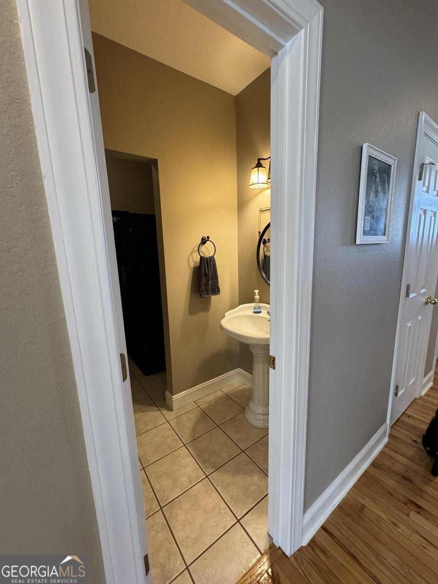 2458 Post Road Cleveland - Photo 37