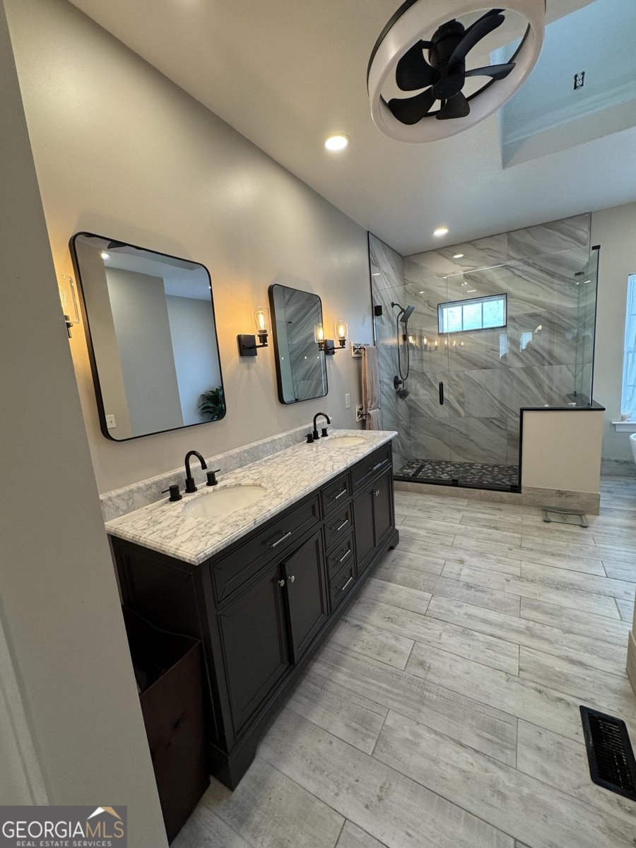 2458 Post Road Cleveland - Photo 59