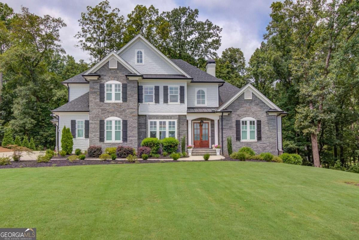5392 Retreat Drive Flowery Branch - Photo 1