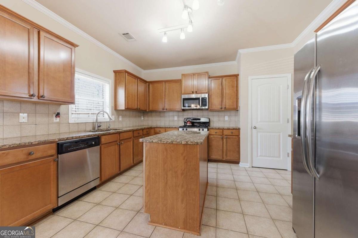 7400 Toccoa Circle Union City - Photo 9