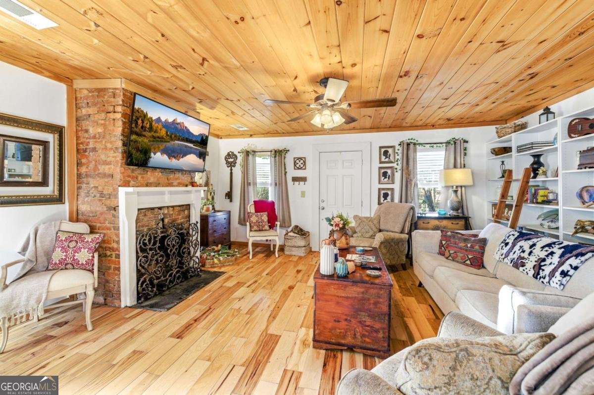 314 Holley Street Demorest - Photo 10