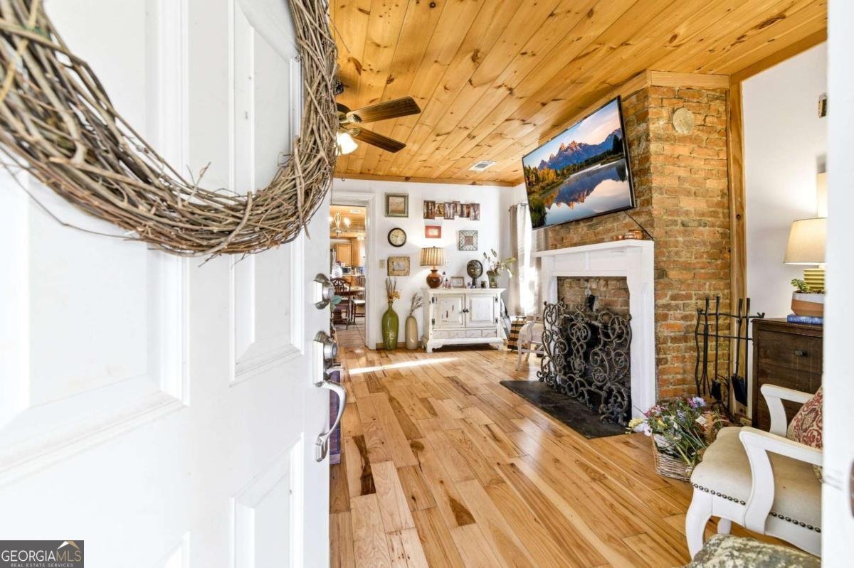 314 Holley Street Demorest - Photo 8