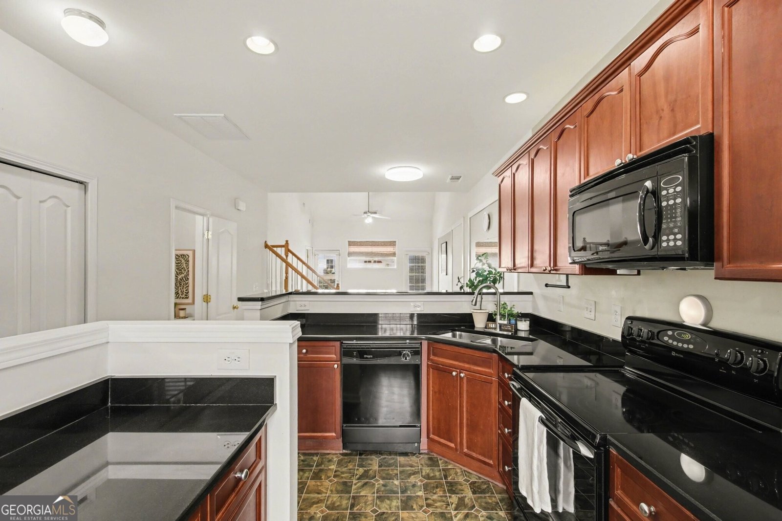 2367 Suwanee Pointe Drive Lawrenceville - Photo 14