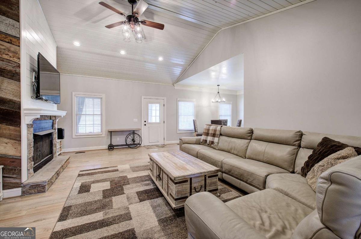 1005 Harmony Road Silver Creek - Photo 8