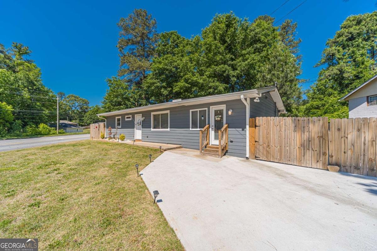 2390 Brackett Road Marietta - Photo 32