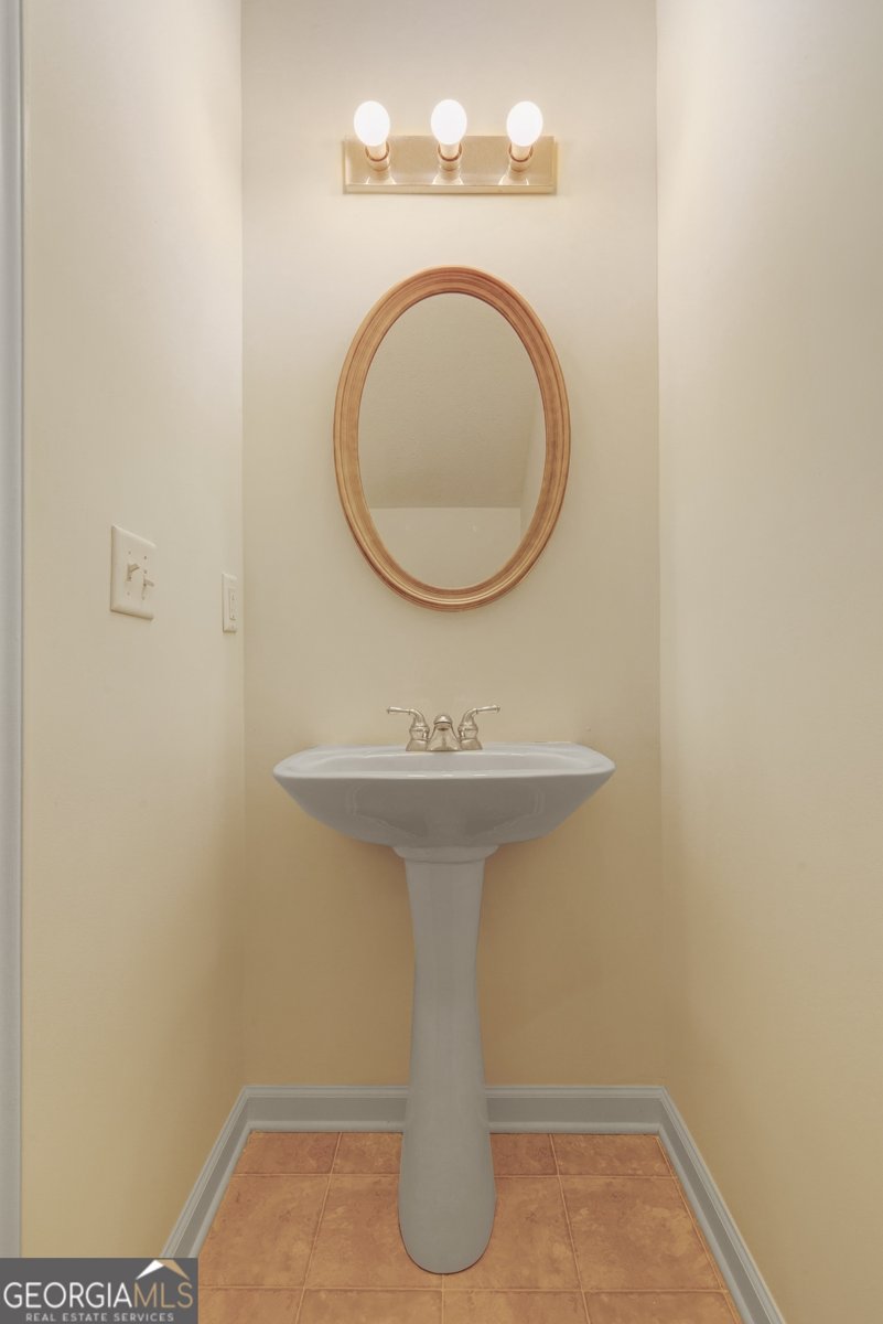 1102 Pleasant Oaks Court Lawrenceville - Photo 6