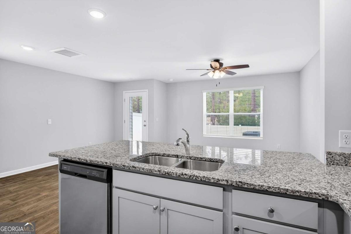 215 Coneflower Road Bloomingdale - Photo 7