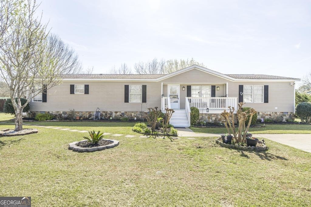 205 Arrlington Bend Byron - Photo 1