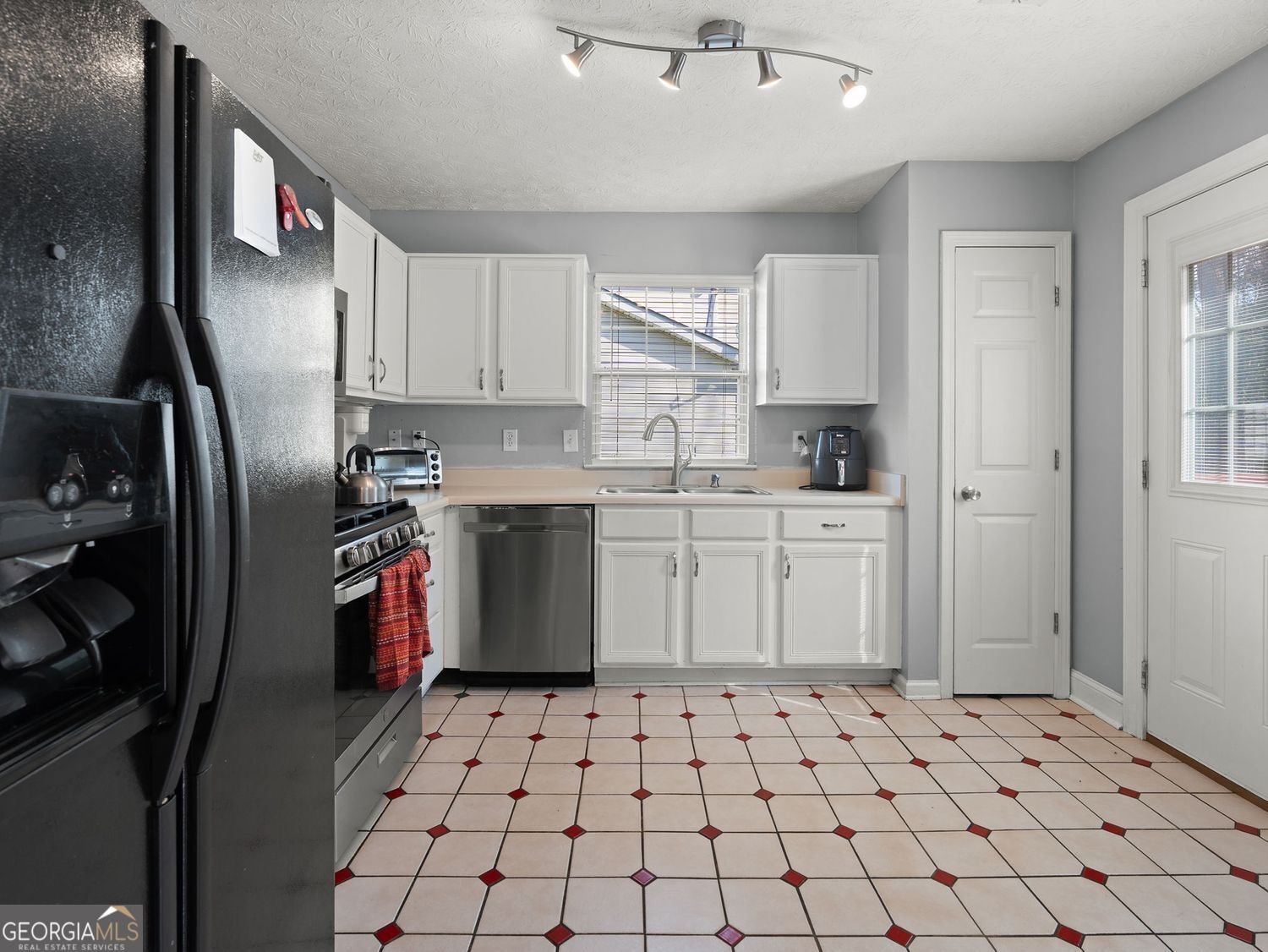 370 Emerald Green Court Atlanta - Photo 9