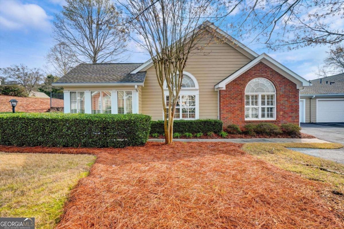 135 Vintage Club Circle Marietta - Photo 1