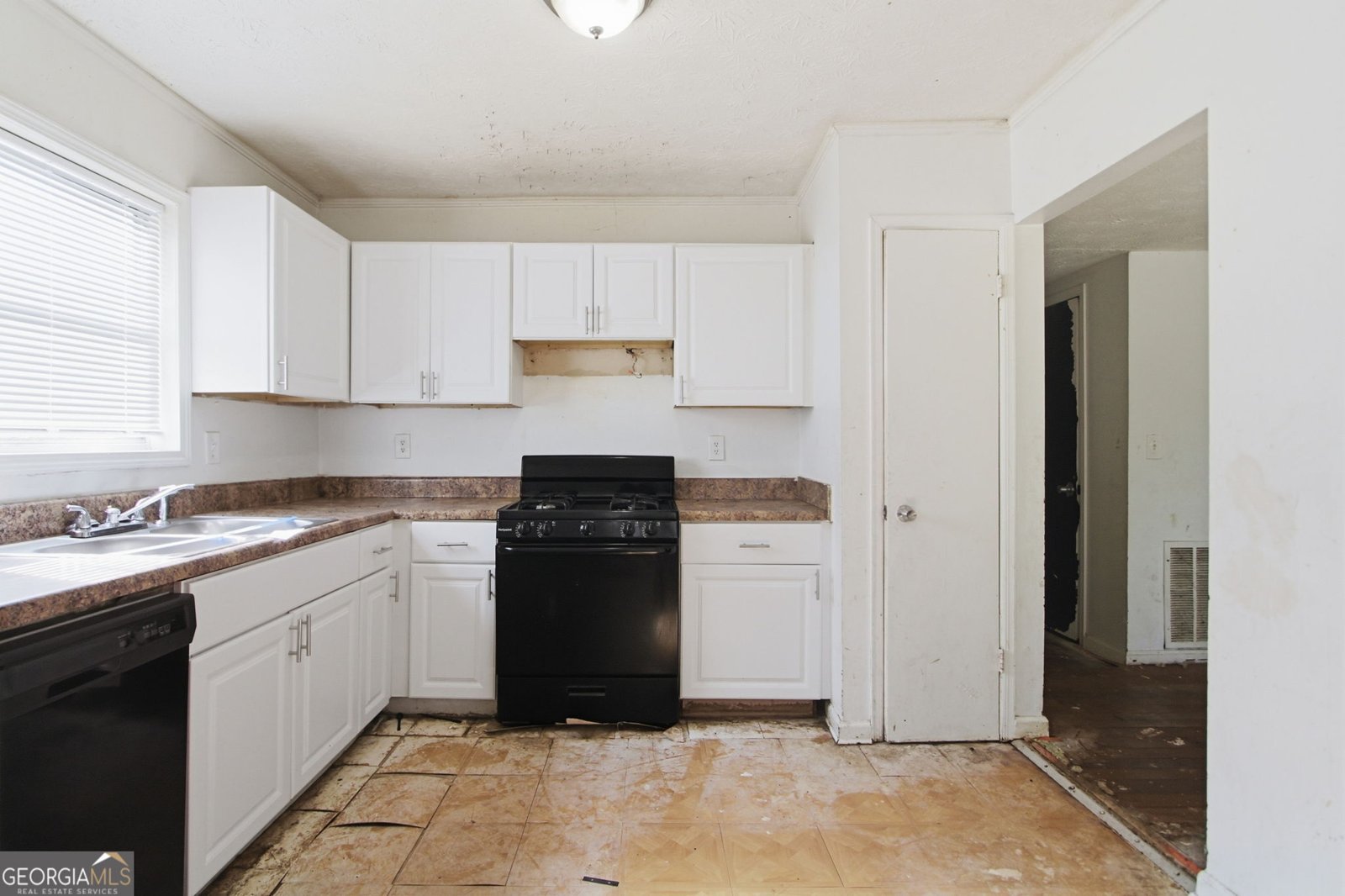 917 Lake Watch Drive Stone Mountain - Photo 11