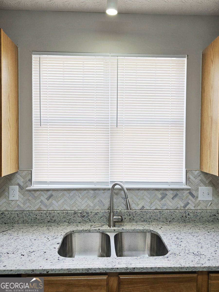 537 Goldfinch Way Stockbridge - Photo 6