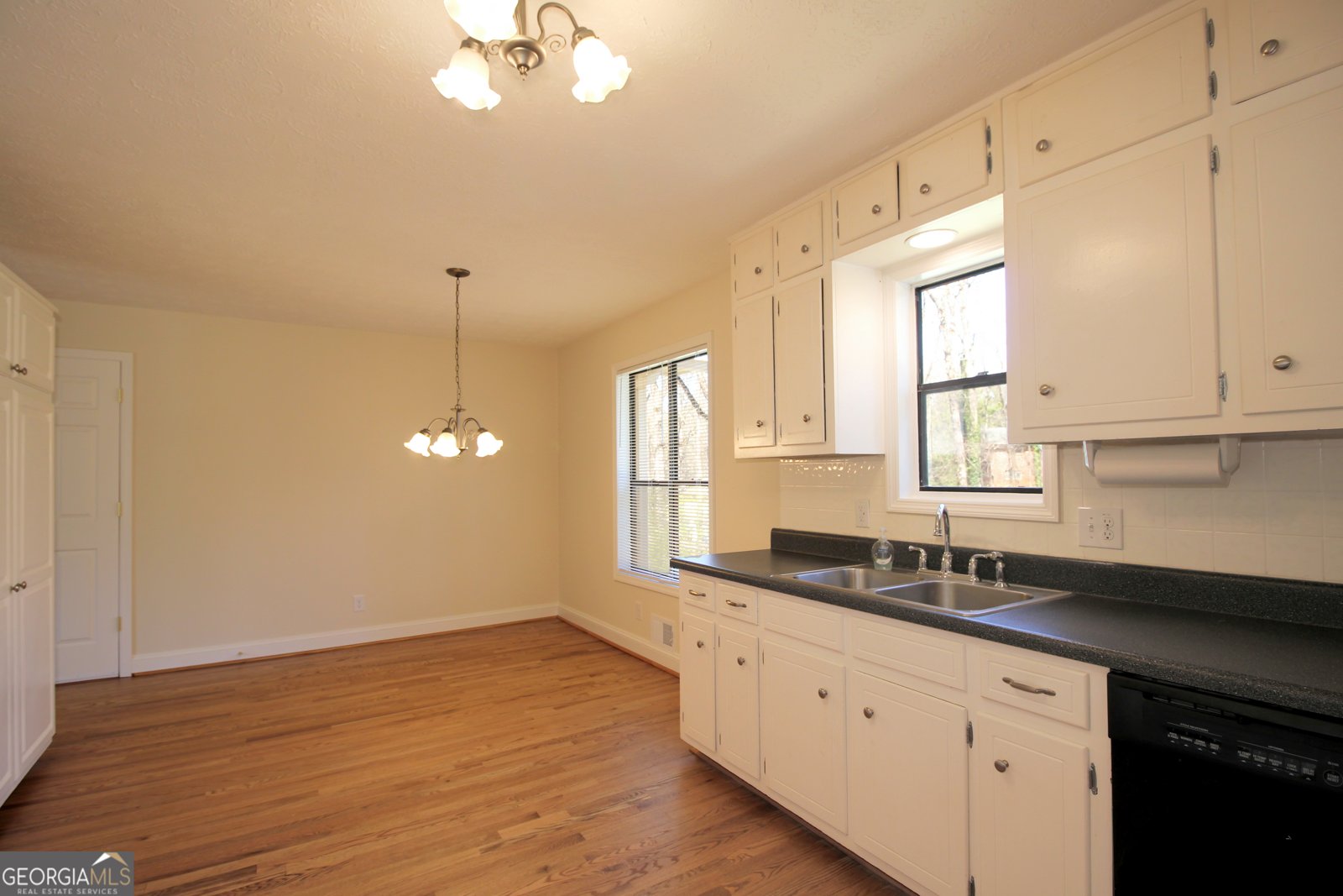 336 Princess Avenue Woodstock - Photo 9