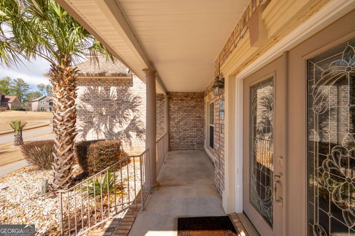 1227 Castle Point Court Conyers - Photo 11