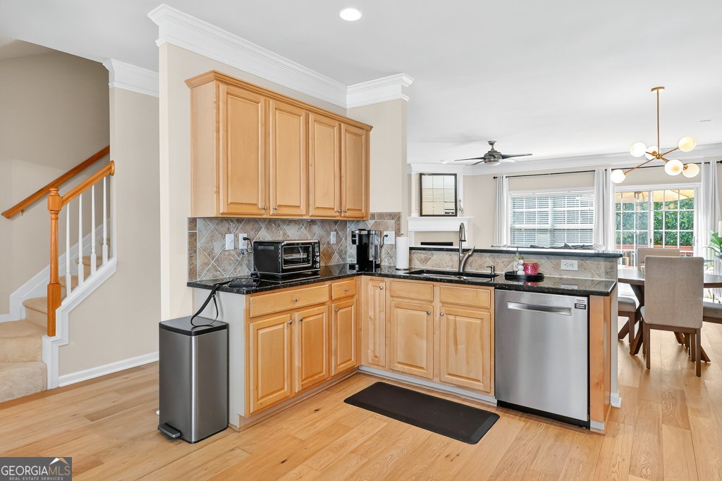 635 Coligny Court Sandy Springs - Photo 13