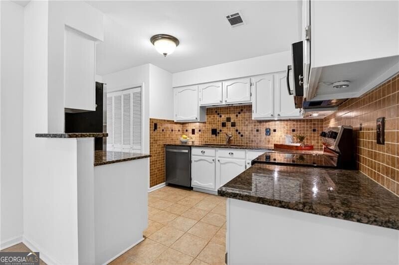 4590 VILLAGE OAKS Circle Dunwoody - Photo 11