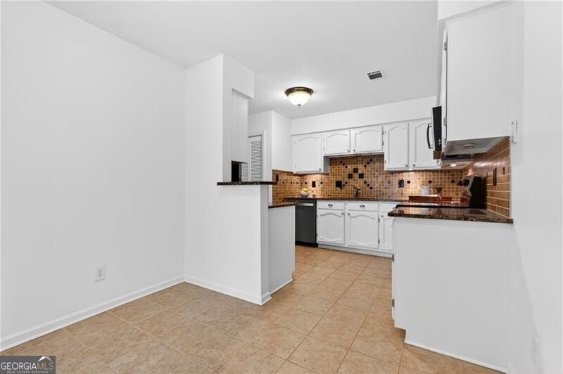 4590 VILLAGE OAKS Circle Dunwoody - Photo 13