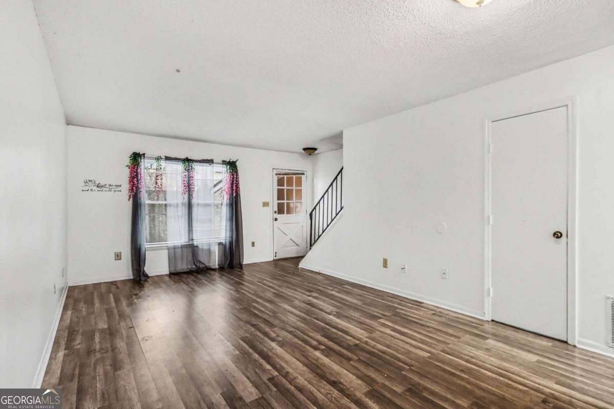 2060 Kings Gate Circle Snellville - Photo 1