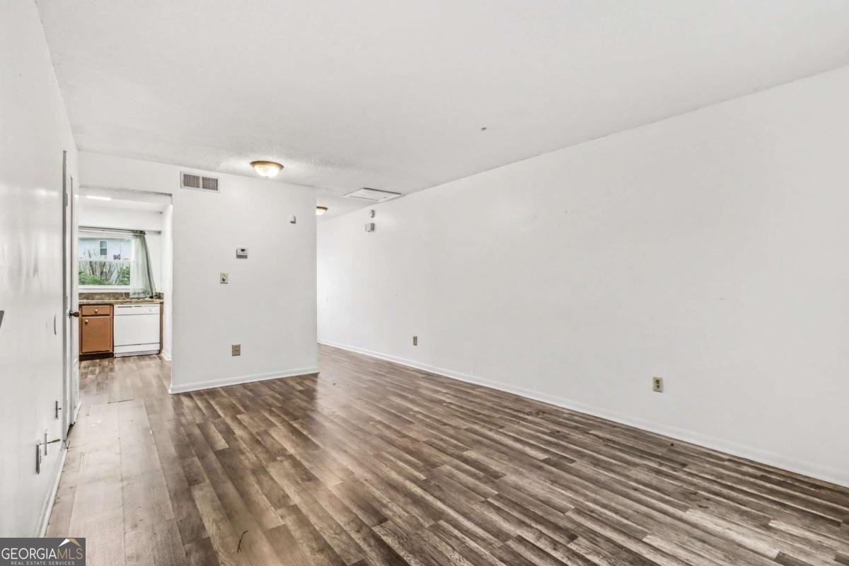 2060 Kings Gate Circle Snellville - Photo 10