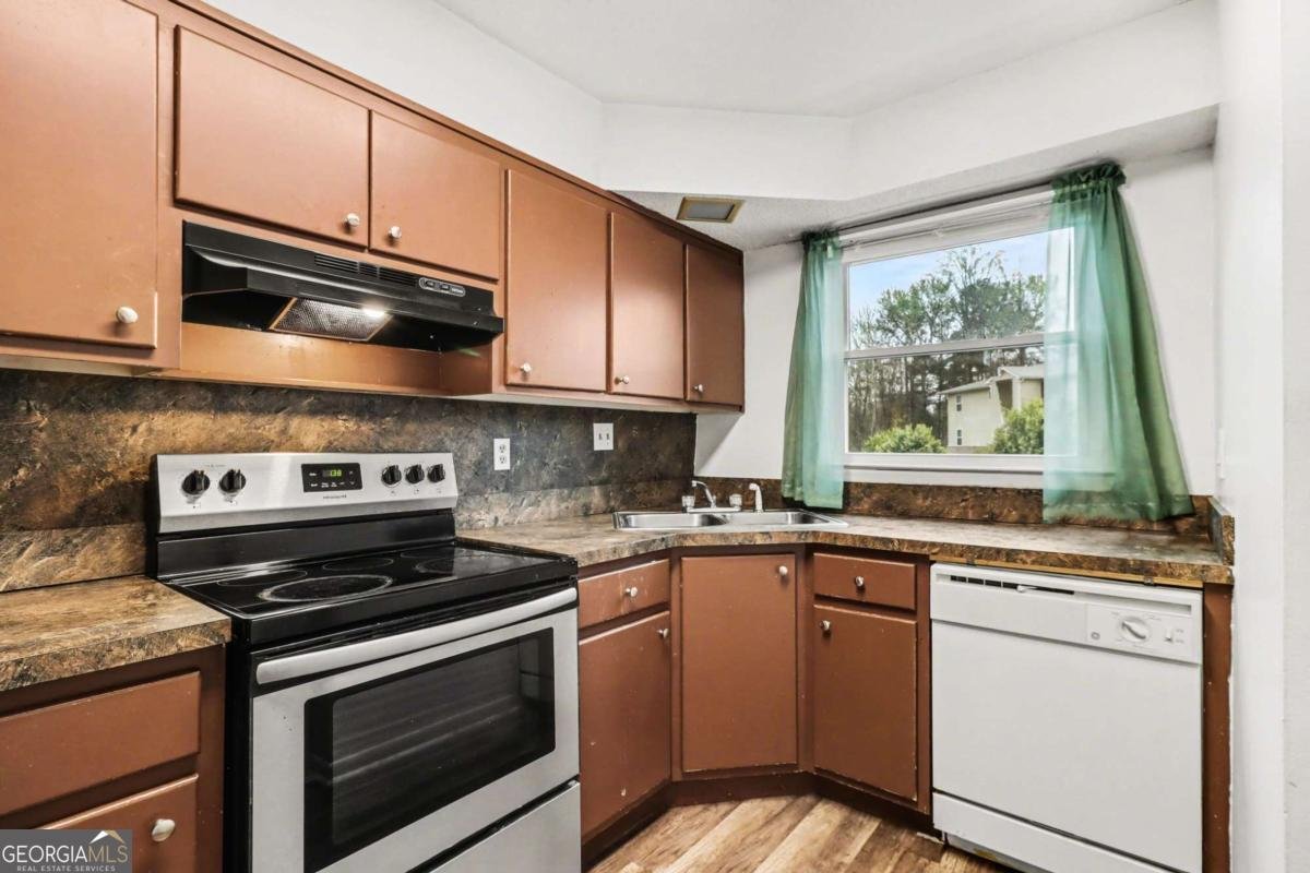 2060 Kings Gate Circle Snellville - Photo 13